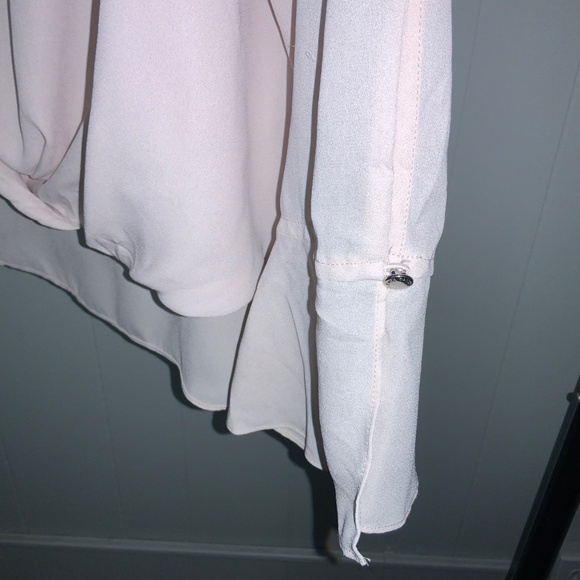 Vince Camuto pale pink blouse Sz L front twist hem long sleeve split bell cuff - Picture 3 of 6